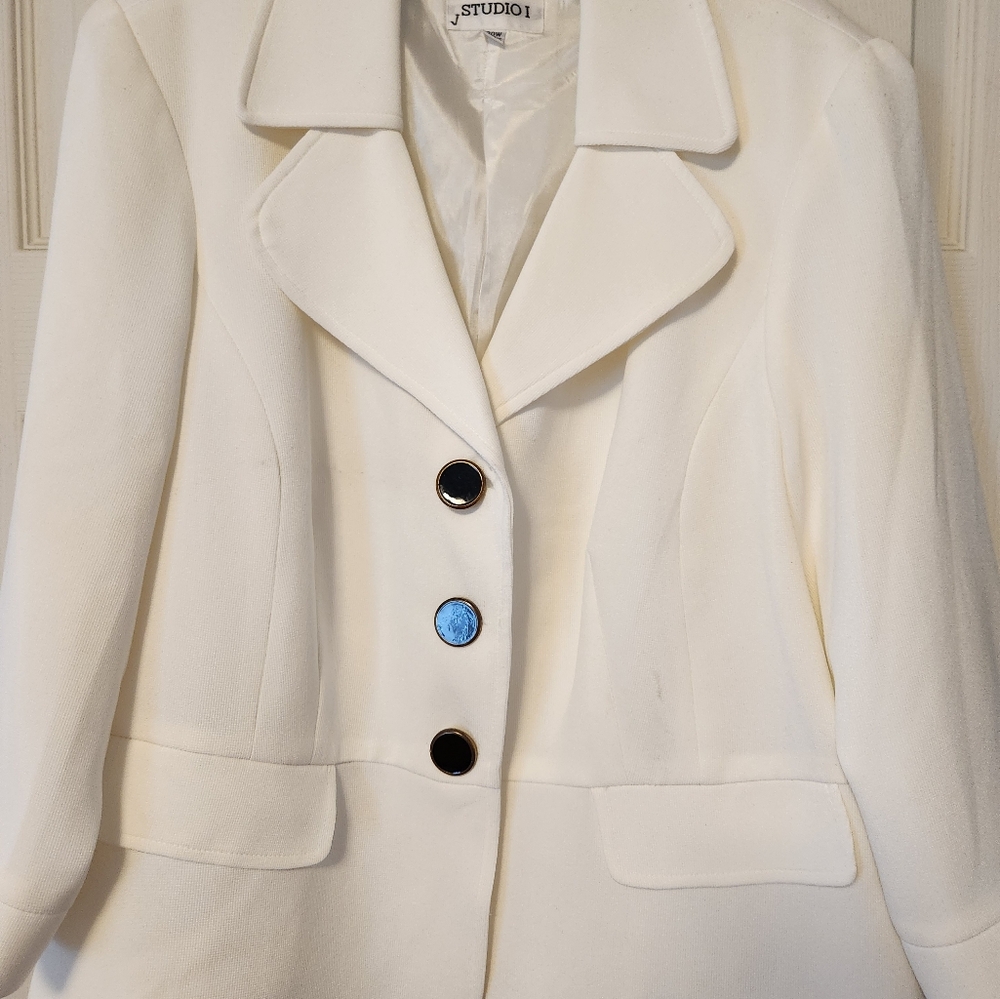 Women's white blazer EUC